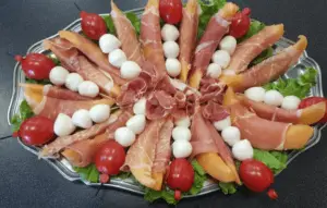 assiette de melon et jambon mozzarella